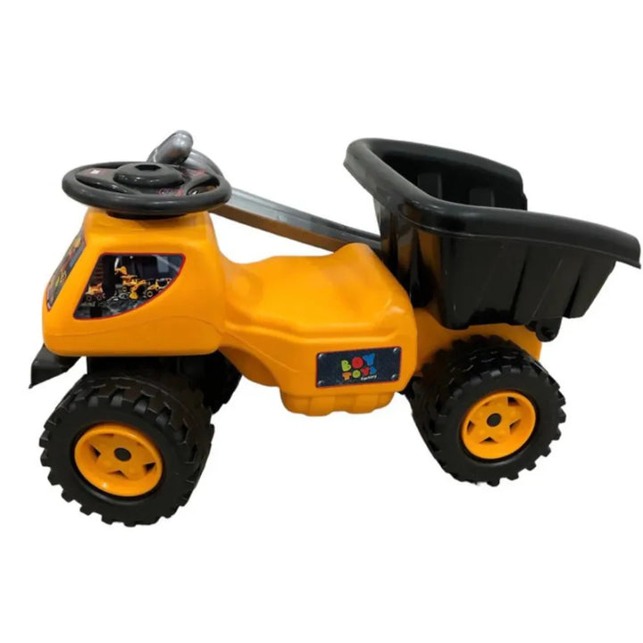 Vamos a crecer y jugar con el CBT Gigante! Este maravilloso&nbsp;montable&nbsp;les brindará comodidad y habilidad&nbsp;motriz&nbsp;a los niños, permitiendo llevar sus juguetes en la parte de atrás mientras manejan. El volcó es inclinable para brindarle a los niños mayor facilidad. Cuenta con una cabina amplia para mayor comodidad de la pequeño.