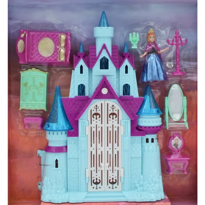 Con su diseño inspirado en palacios de invierno, torres celestes y detalles brillantes, este castillo se ilumina y suena al presionar un botón, creando un ambiente mágico que invita a soñar.