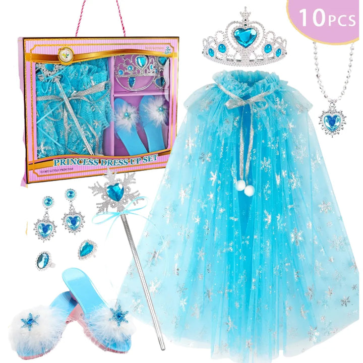 El Set de Disfraz de Princesa Azul SP-P01G es el regalo ideal para que las niñas vivan su propio cuento de hadas. Inspirado en las princesas clásicas, incluye 10 piezas con todos los accesorios necesarios para brillar: vestido azul con tul y detalles plateados, corona, collar, pendientes, varita mágica, anillos y zapatos con brillo.