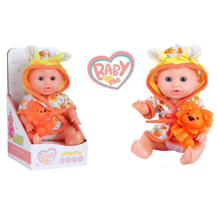 La Muñeca Bebé con Bata y León OL0659 es perfecta para pequeños que aman los juegos de imitación y cuidado.
Con su adorable bata con orejitas, su leoncito de juguete y su expresión tierna, esta muñeca estimula la imaginación, el cariño y la empatía en cada momento de juego.