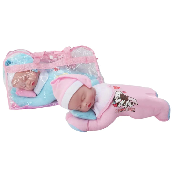 El Muñeco Bebé Dormilón con Bolso es el compañero perfecto para los pequeños que adoran cuidar y mimar a sus muñecos.
Con su expresión serena y cuerpo suave, este bebé invita al juego tierno y al desarrollo del instinto de protección y afecto.