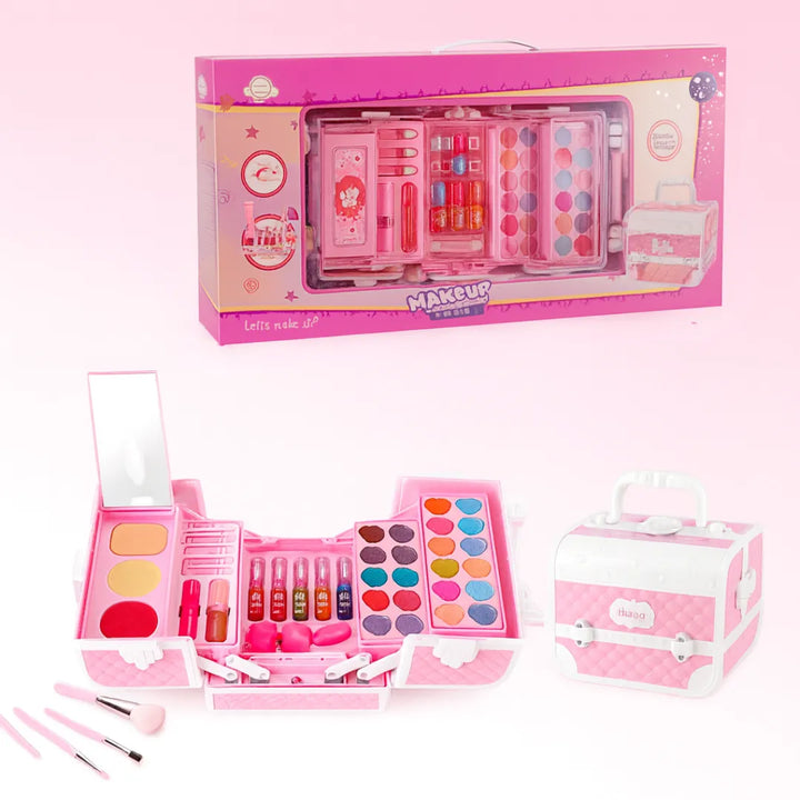 Haz que el juego se convierta en pura diversión con el Set de Maquillaje Infantil Dolimi Dream Makeup Kit M-645.
Este maletín de gran tamaño incluye todo lo que una pequeña artista necesita para explorar su creatividad: sombras, brillos, labiales, brochas y un espejo desplegable para maquillarse como una profesional.