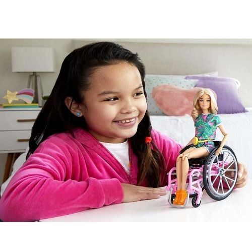 BARBIE FASHIONISTA EN SILLA DE RUEDAS | Juguetes Buffalo Colombia